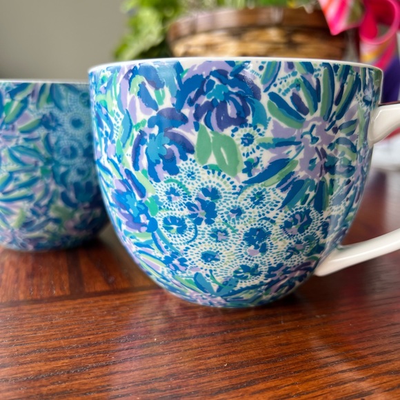 Lilly Pulitzer Ceramic Mugs - set of 2 - Picture 2 of 8